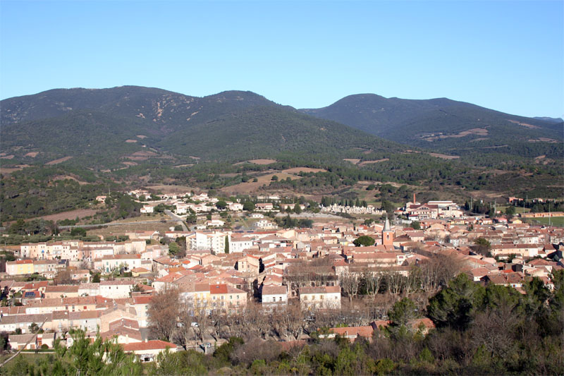 Vue du bourg de la commune de Saint-Chinian