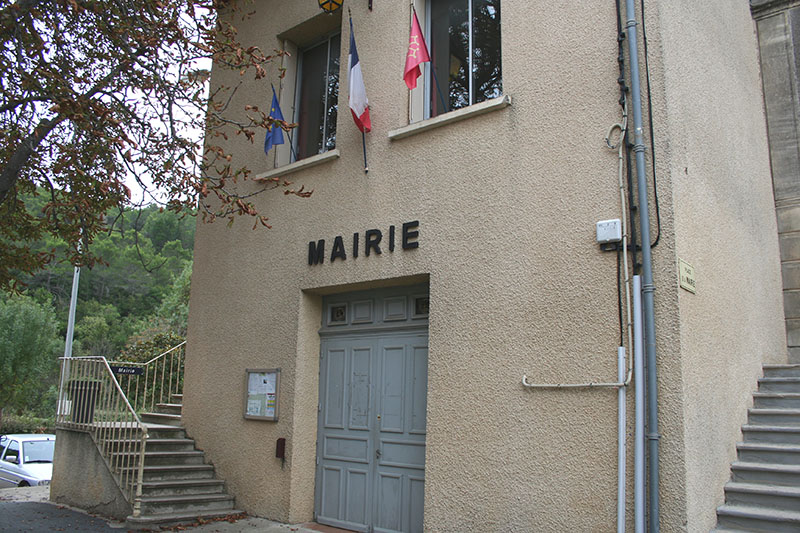 Vue de la Mairie de Agel