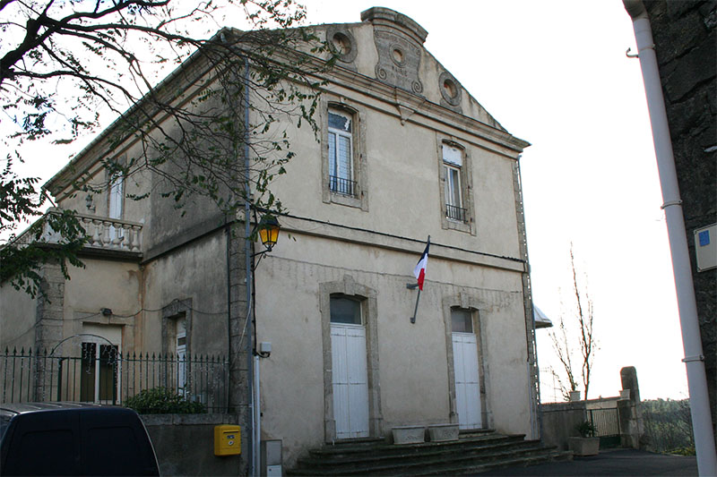 Vue de la Mairie de la commune d'Assignan
