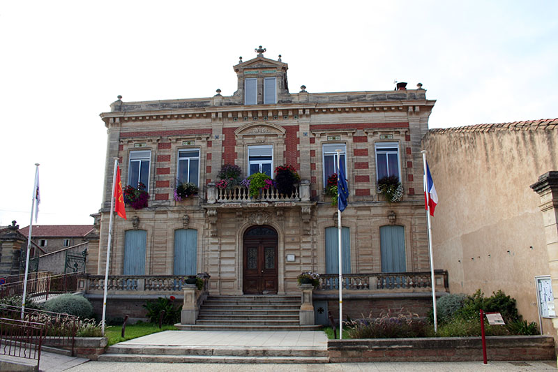 Vue de la Mairie de Puisserguier