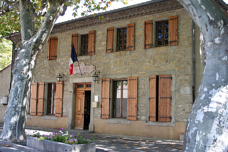 Vue de la Mairie de Siran